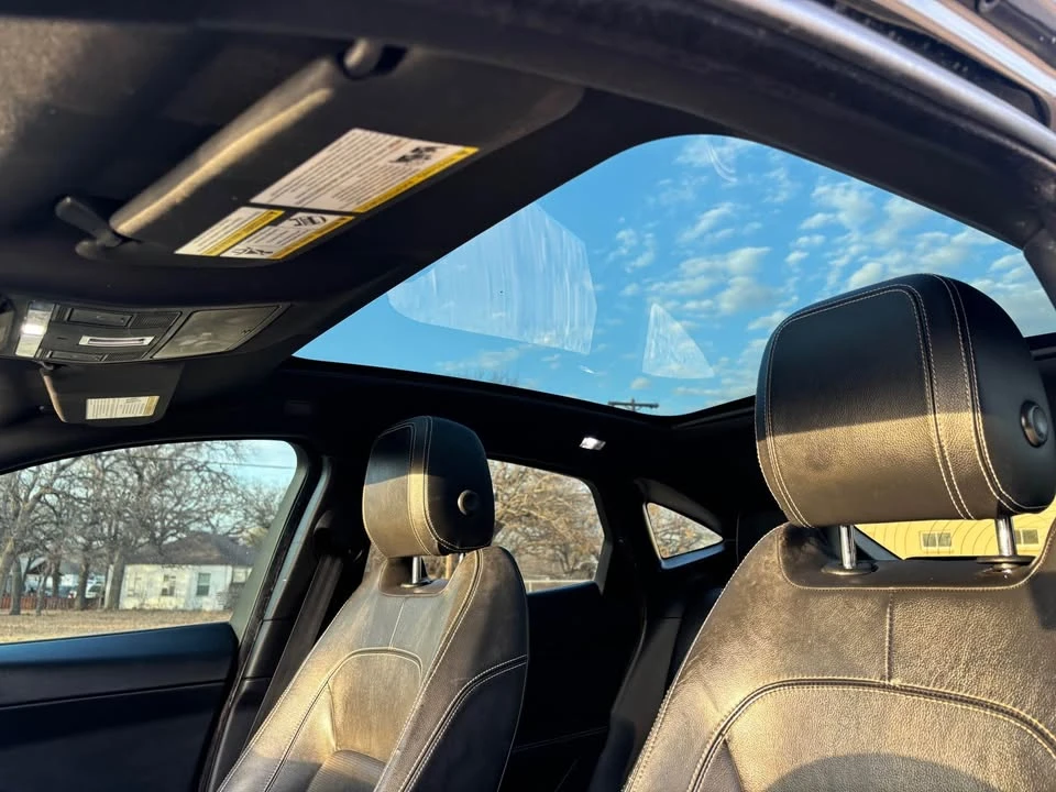 2018 Jaguar E-Pace - Image 12 of 18