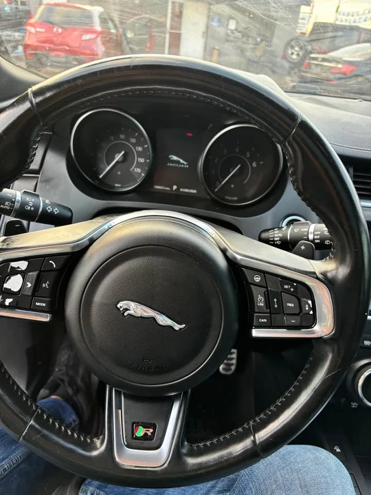 2018 Jaguar E-Pace - Image 11 of 18
