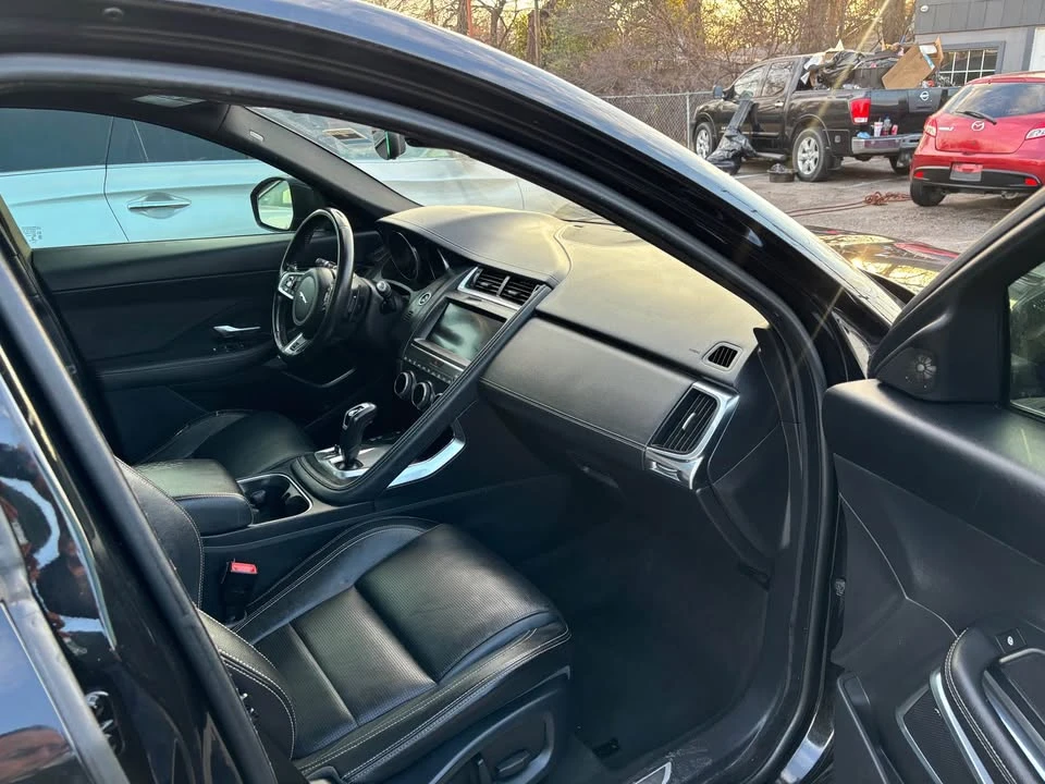 2018 Jaguar E-Pace - Image 17 of 18