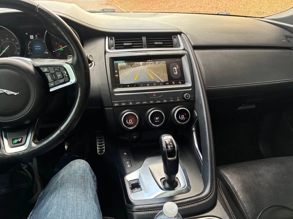 2018 Jaguar E-Pace - Image 9 of 14