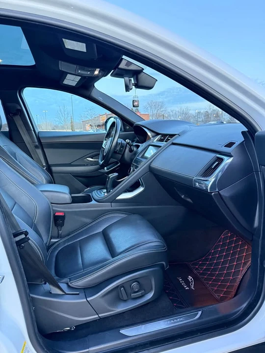 2018 Jaguar E-Pace - Image 9 of 20