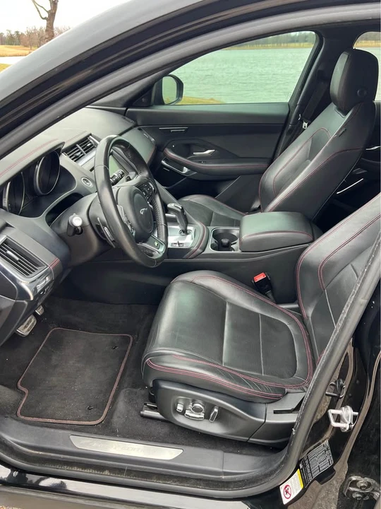 2018 Jaguar E-Pace - Image 9 of 20