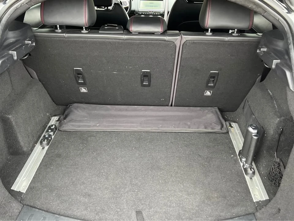 2018 Jaguar E-Pace - Image 16 of 20