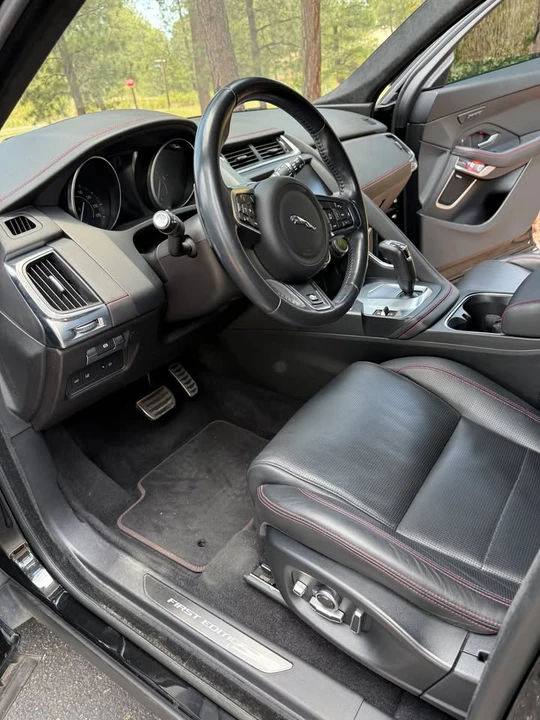 2018 Jaguar E-Pace - Image 9 of 14