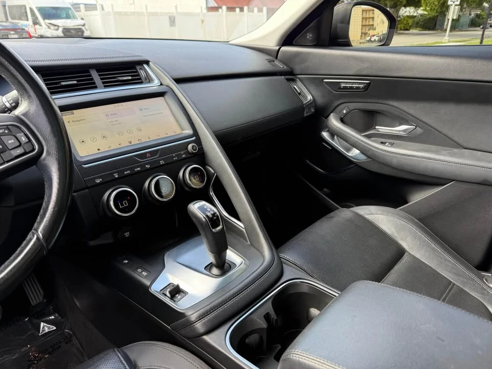2018 Jaguar E-Pace - Image 7 of 8