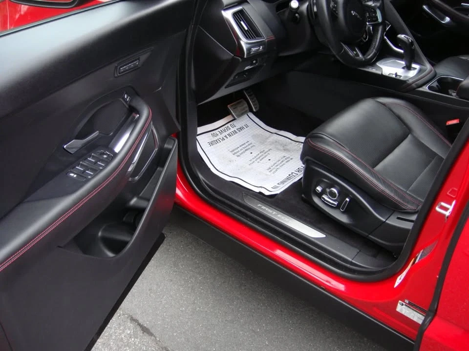 2018 Jaguar E-Pace - Image 11 of 20