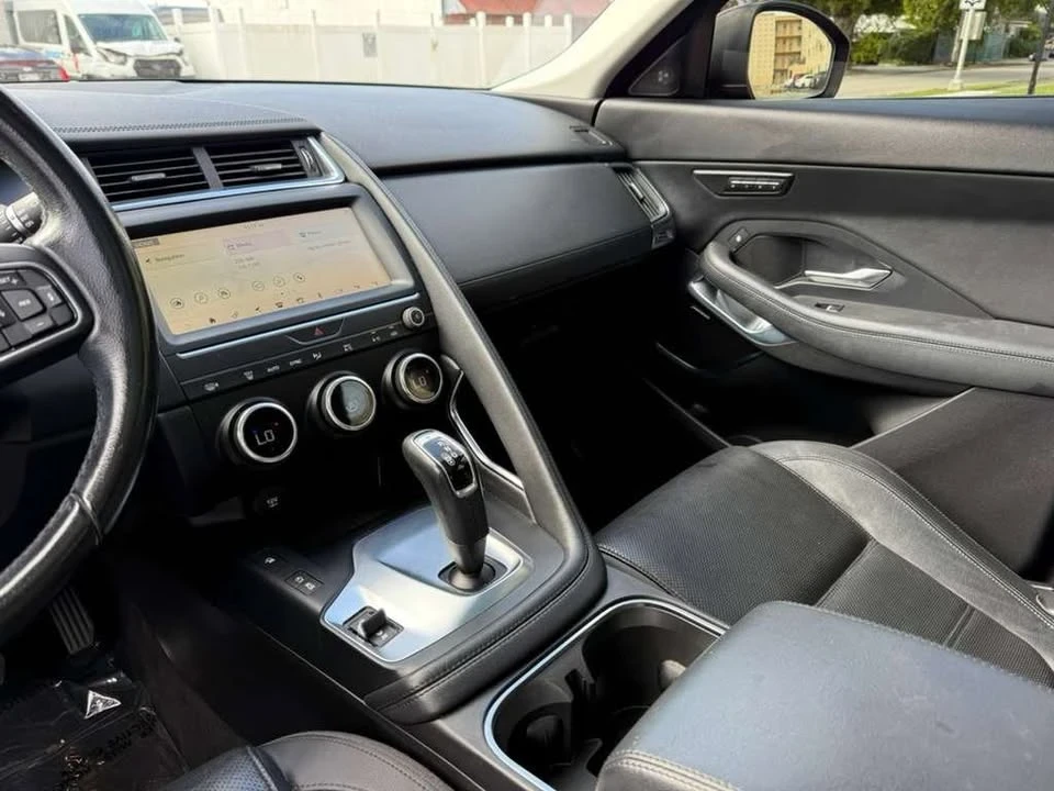 2018 Jaguar E-Pace - Image 8 of 9