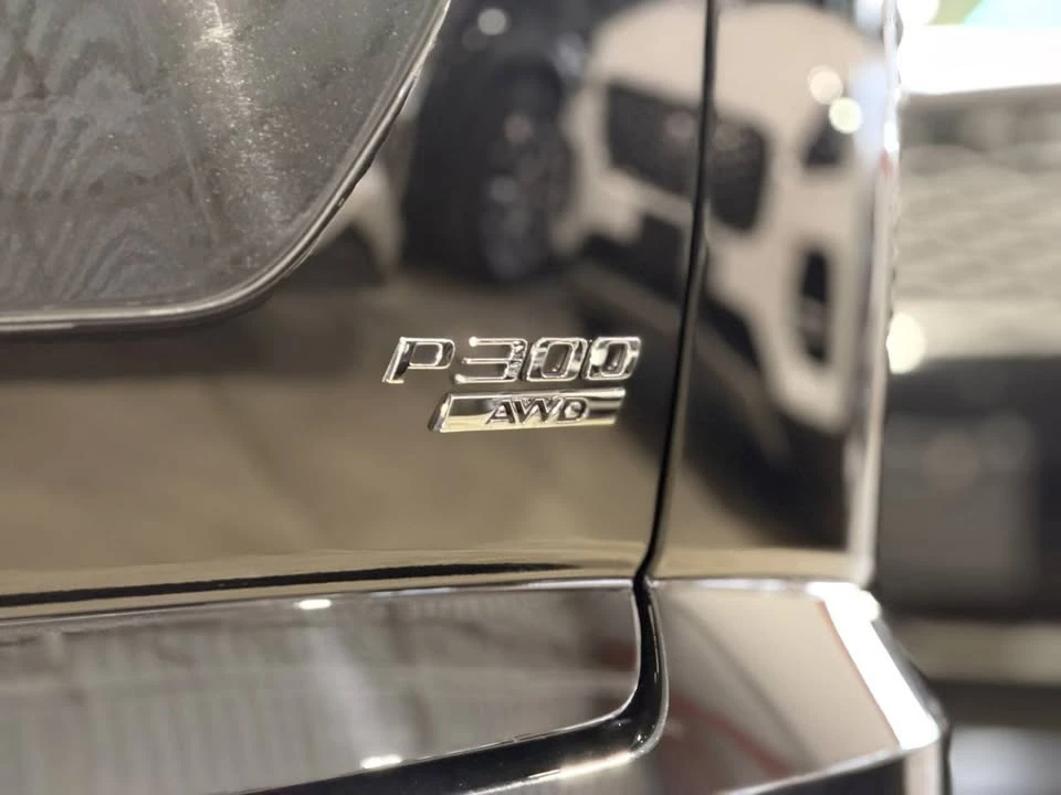 2018 Jaguar E-Pace - Image 9 of 19