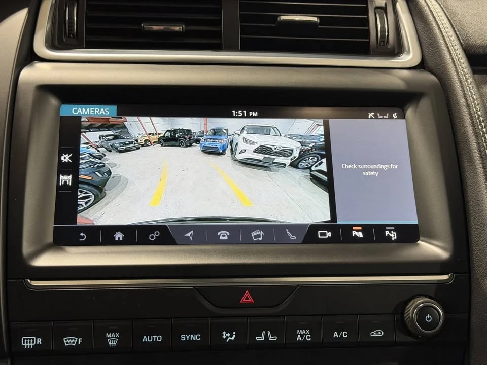 2018 Jaguar E-Pace - Image 19 of 21