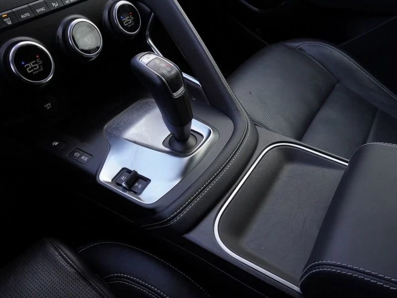 2018 Jaguar E-Pace - Image 18 of 19