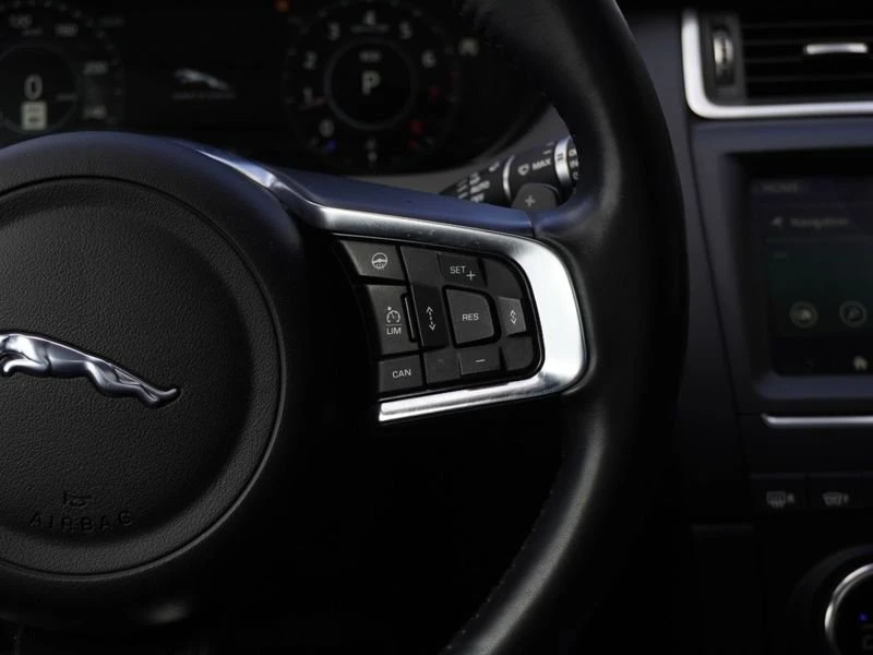 2018 Jaguar E-Pace - Image 13 of 19