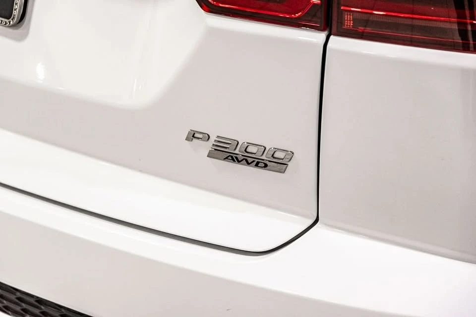 2018 Jaguar E-Pace - Image 13 of 18