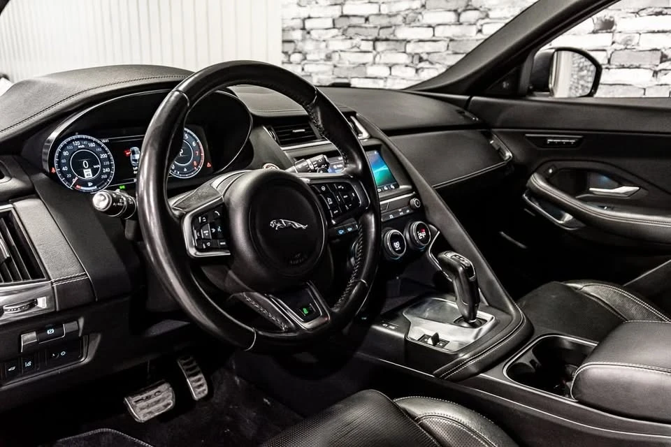2018 Jaguar E-Pace - Image 18 of 18