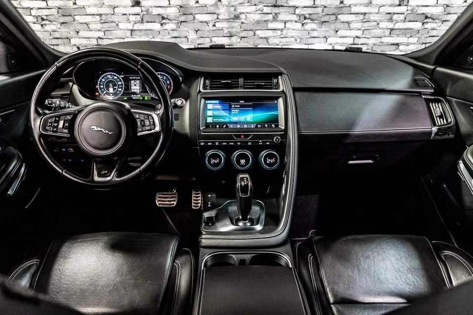 2018 Jaguar E-Pace - Image 3 of 20
