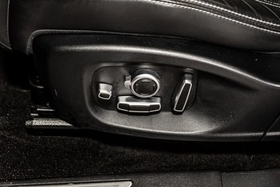 2018 Jaguar E-Pace - Image 17 of 18