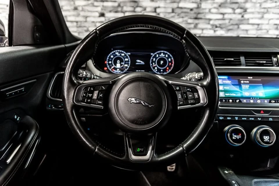 2018 Jaguar E-Pace - Image 4 of 18
