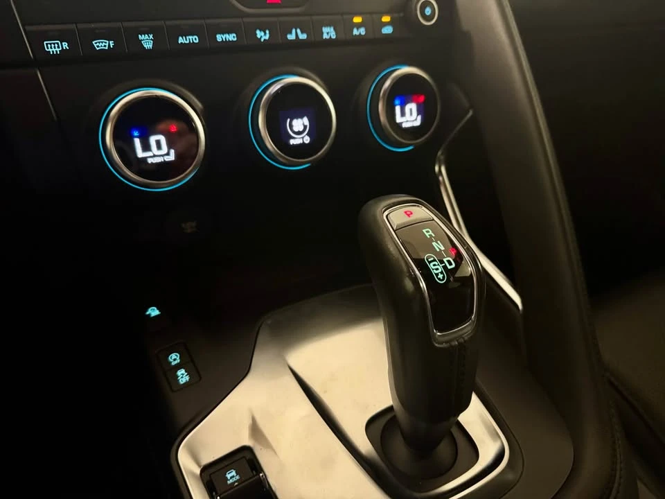 2018 Jaguar E-Pace - Image 17 of 20