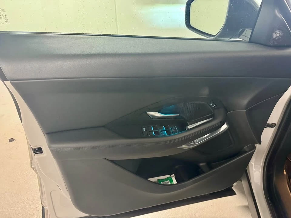 2018 Jaguar E-Pace - Image 13 of 20