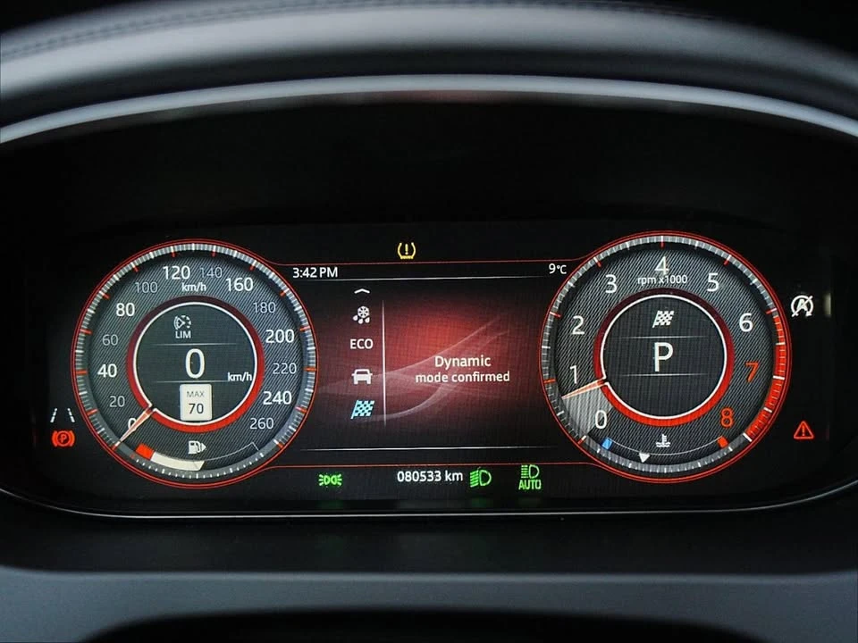 2018 Jaguar E-Pace - Image 17 of 19