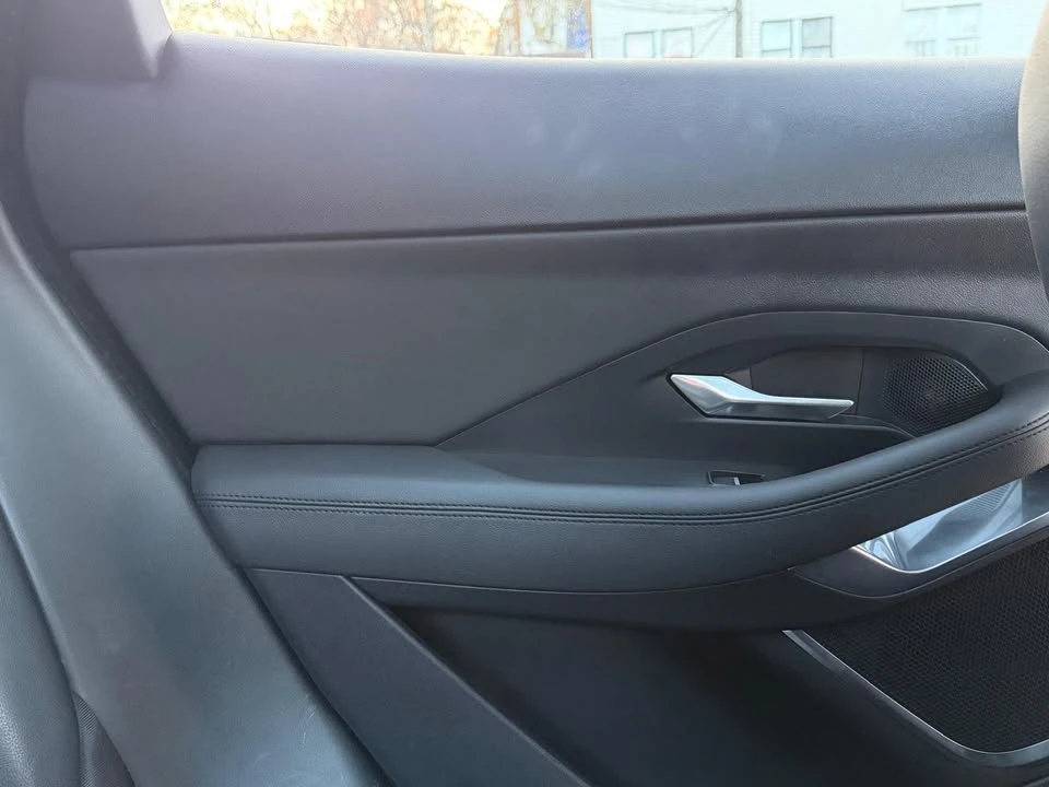 2018 Jaguar E-Pace - Image 15 of 19