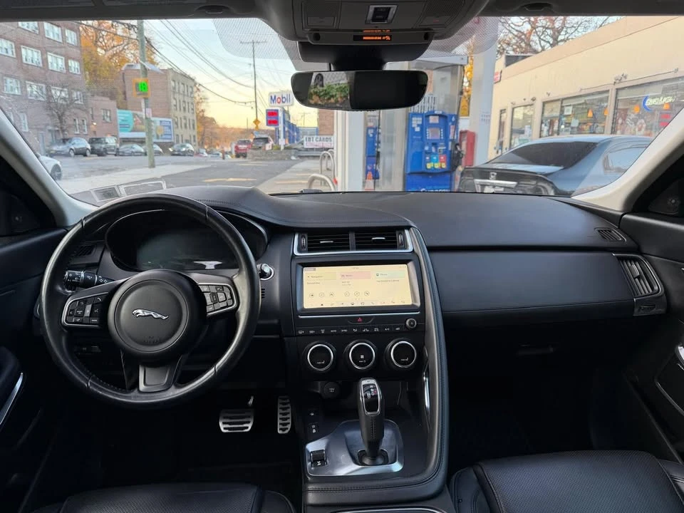 2018 Jaguar E-Pace - Image 11 of 19