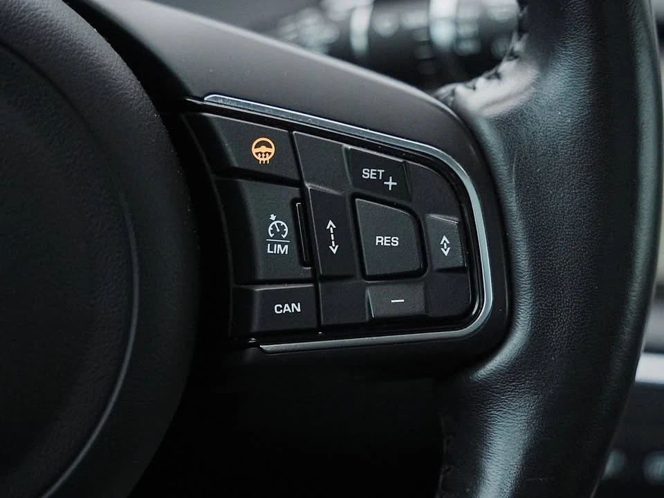 2018 Jaguar E-Pace - Image 14 of 14