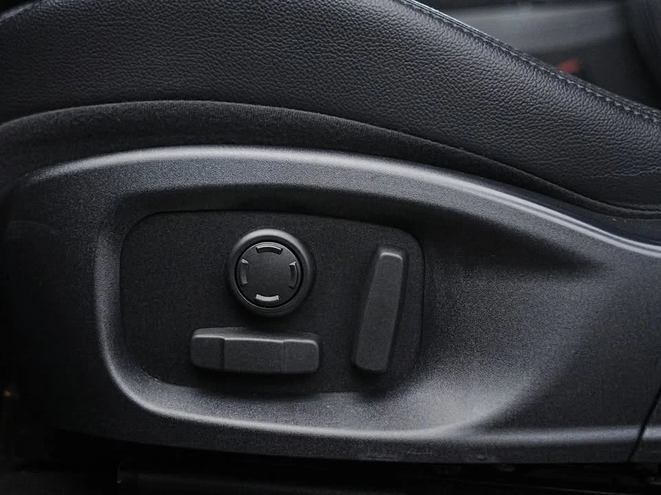 2018 Jaguar E-Pace - Image 7 of 14