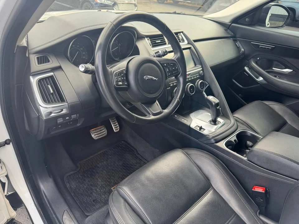 2018 Jaguar E-Pace - Image 9 of 20