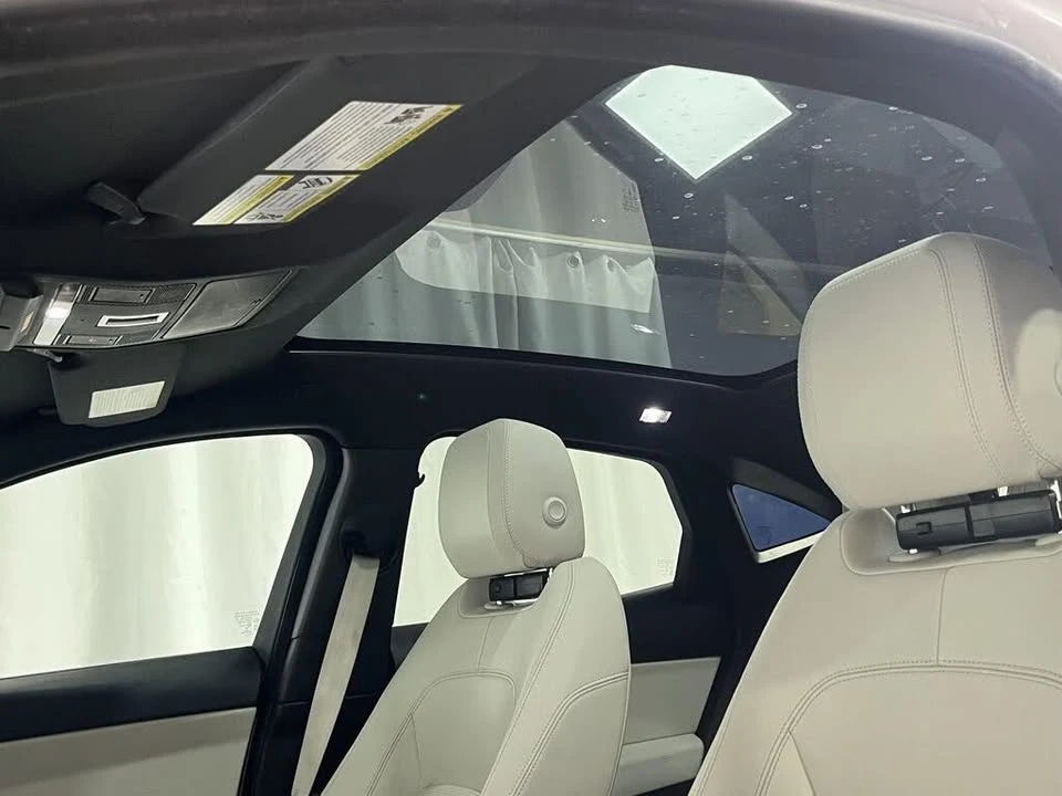 2018 Jaguar E-Pace - Image 16 of 19