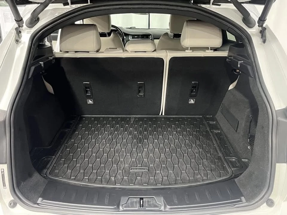 2018 Jaguar E-Pace - Image 14 of 19