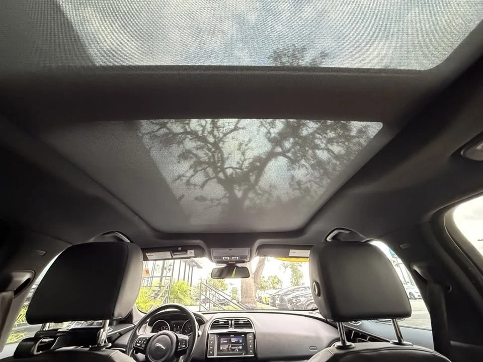 2018 Jaguar F-Pace - Image 19 of 20