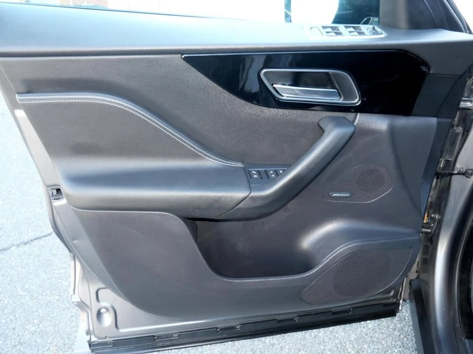 2018 Jaguar F-Pace - Image 11 of 20