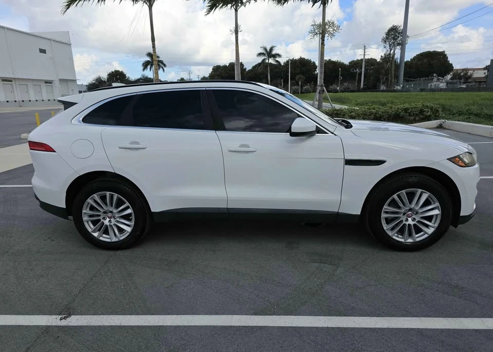2018 Jaguar F-Pace - Image 2 of 18