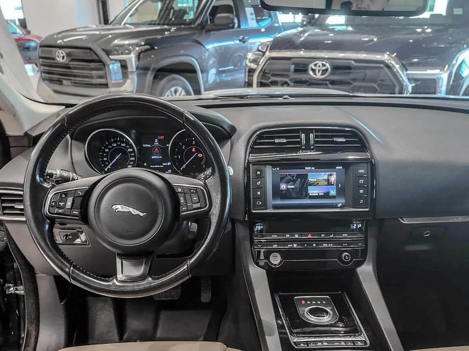 2018 Jaguar F-Pace - Image 6 of 10
