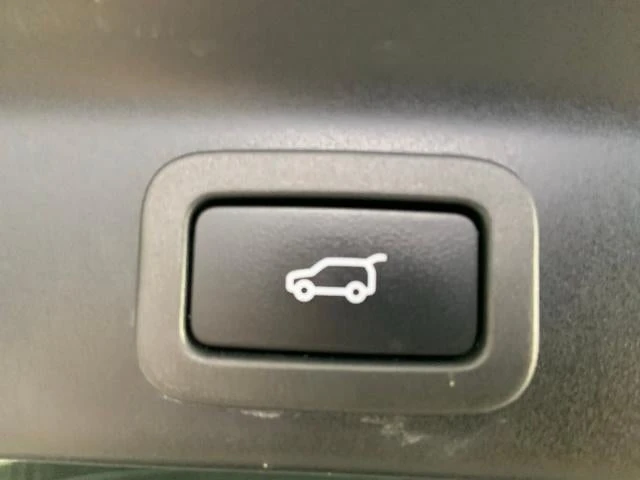 2018 Jaguar F-Pace - Image 8 of 19