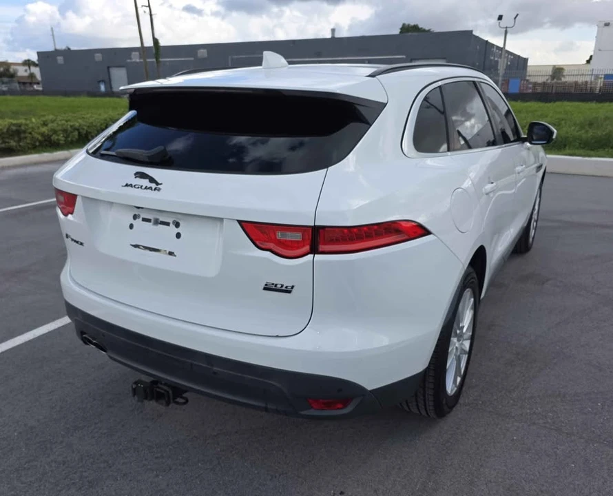 2018 Jaguar F-Pace - Image 9 of 18