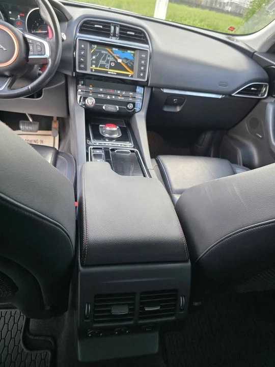 2018 Jaguar F-Pace - Image 17 of 18