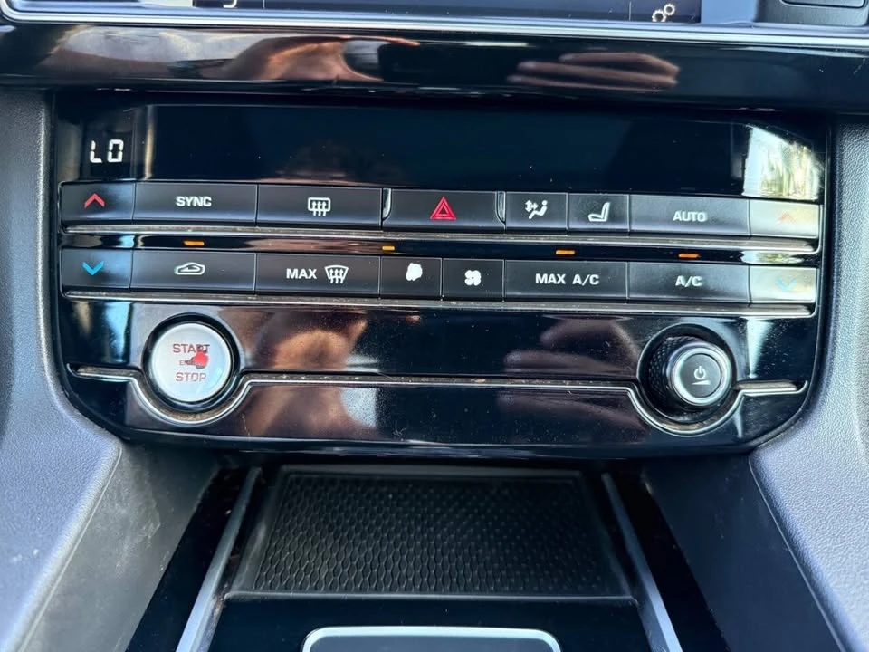 2018 Jaguar F-Pace - Image 16 of 19