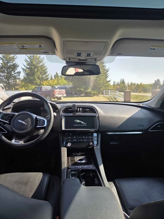 2018 Jaguar F-Pace - Image 11 of 17