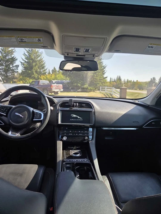 2018 Jaguar F-Pace - Image 12 of 17