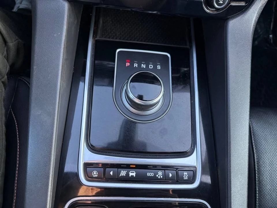 2018 Jaguar F-Pace - Image 15 of 19