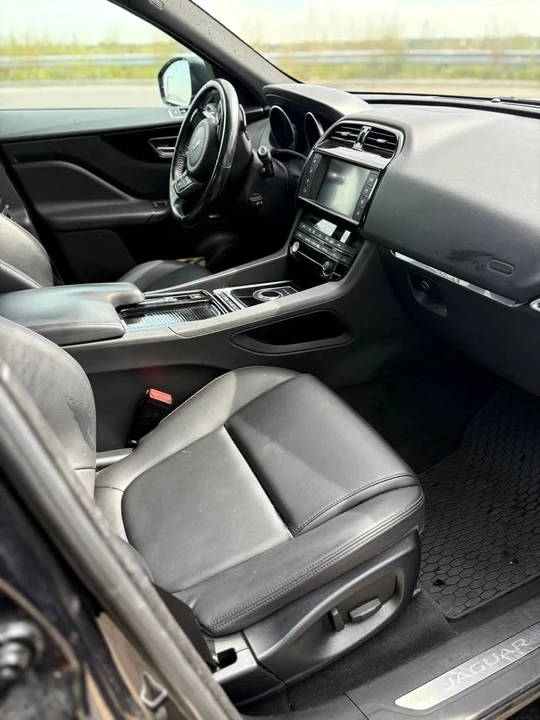 2018 Jaguar F-Pace - Image 10 of 10