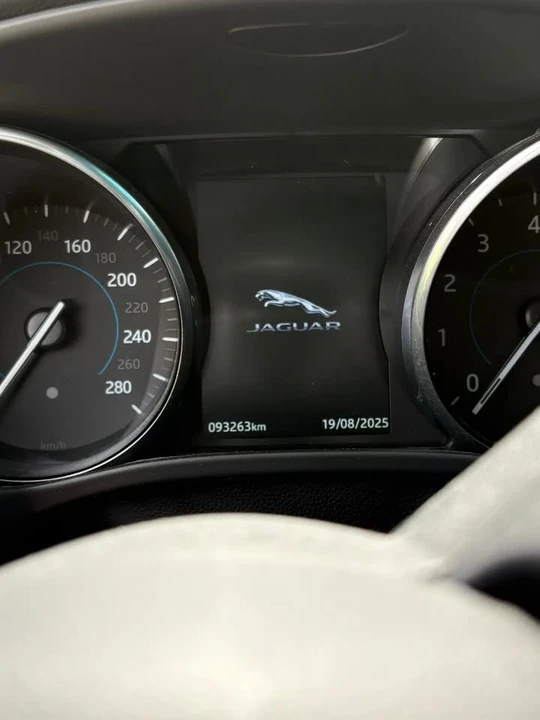 2018 Jaguar F-Pace - Image 6 of 10