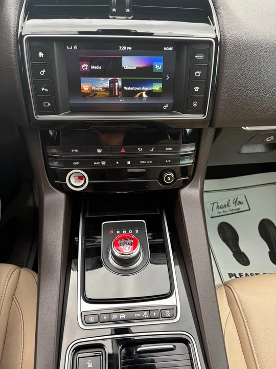 2018 Jaguar F-Pace - Image 19 of 20