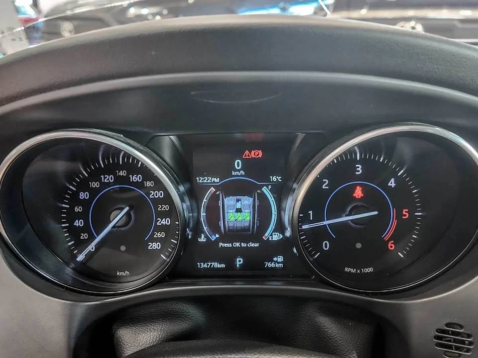2018 Jaguar F-Pace - Image 5 of 10