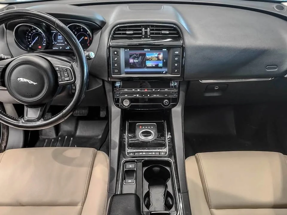 2018 Jaguar F-Pace - Image 7 of 10