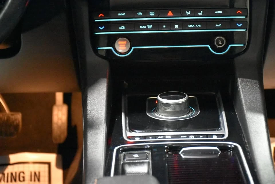 2018 Jaguar F-Pace - Image 17 of 19