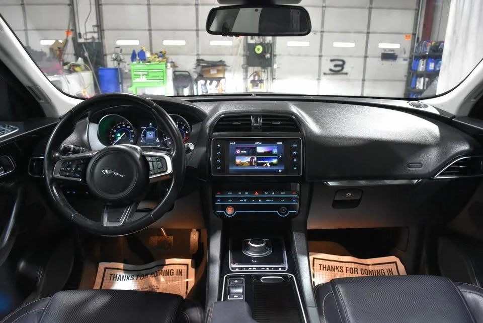 2018 Jaguar F-Pace - Image 10 of 19