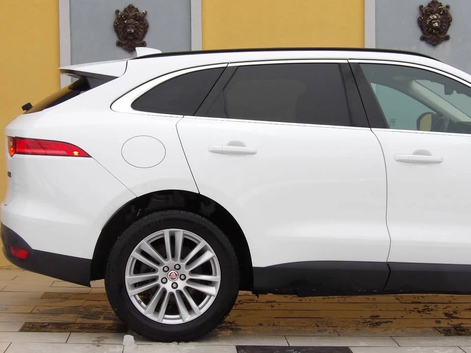 2018 Jaguar F-Pace - Image 11 of 18
