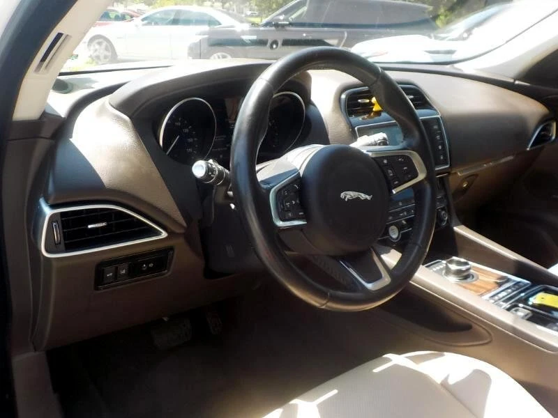 2018 Jaguar F-Pace - Image 9 of 17
